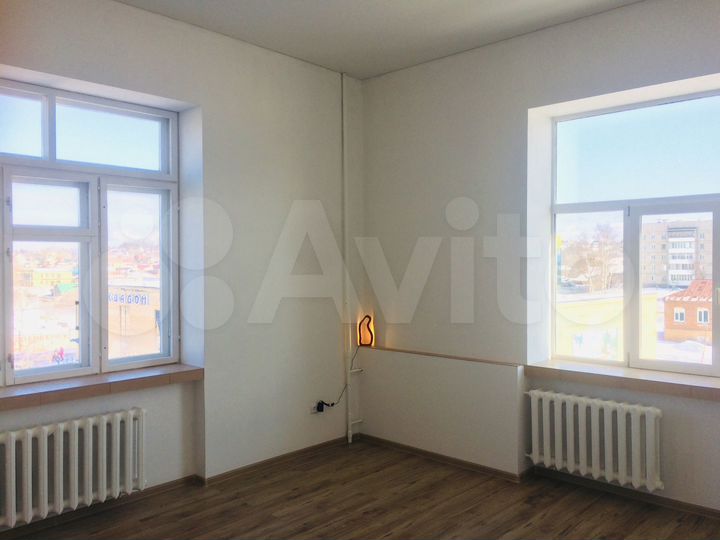 Комната 38 м² в 4-к., 3/3 эт.
