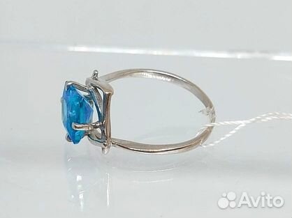 Кольцо с синтетическим камнем Золото