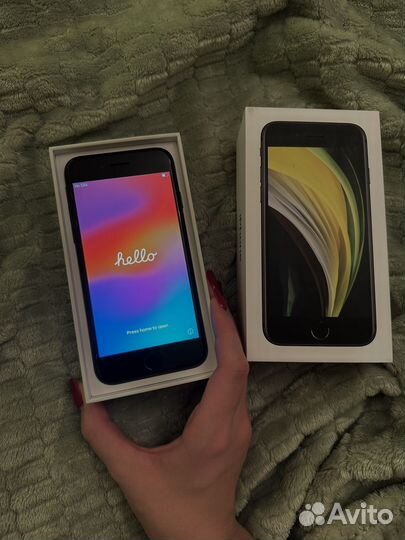iPhone SE, 64 ГБ