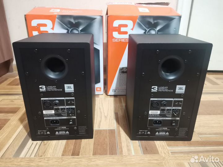 Jbl lsr305 (первое поколение)