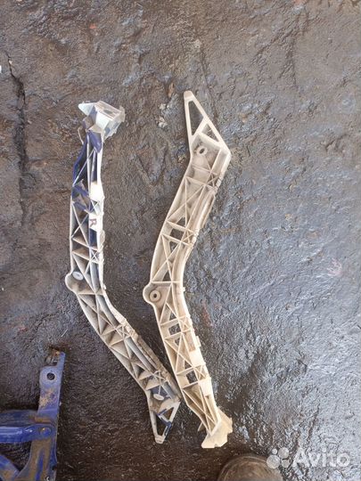 Кронштейн заднего бампера Mazda 3 BK