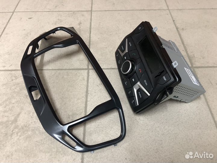 Оригинальная магнитола на Лада Веста