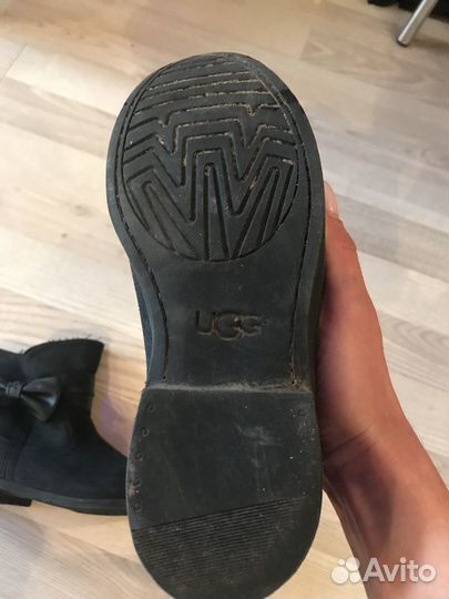 Ботинки на девочку Ugg