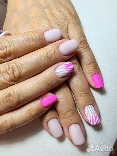 Модель на маникюр