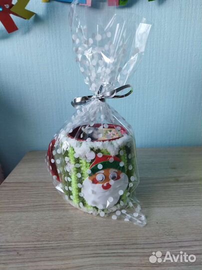 Новогодние игрушки, кружки и футляры