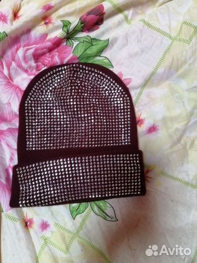 Шапка новая со стразами бардовая