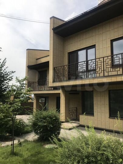 4-к. квартира, 300 м², 3/3 эт.