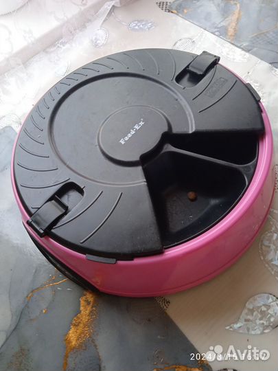 Автоматическая кормушка для животных