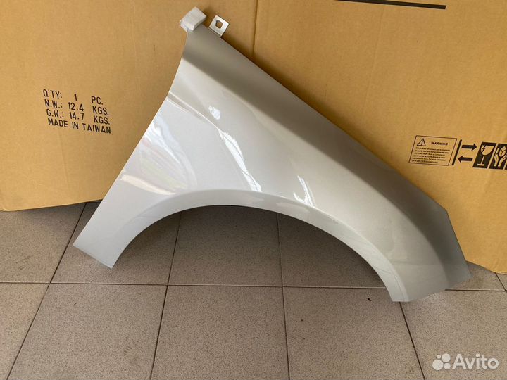 Крыло Ford focus 3 правое серебристое