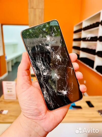 Замена разбитого стекла на Samsung S21 Plus