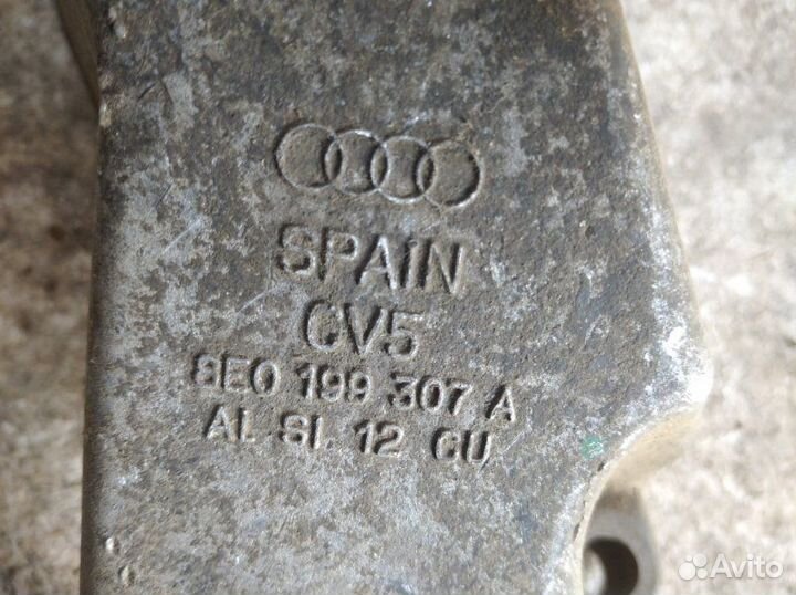 Кронштейн двигателя левый Audi A4 B7 2005-2007