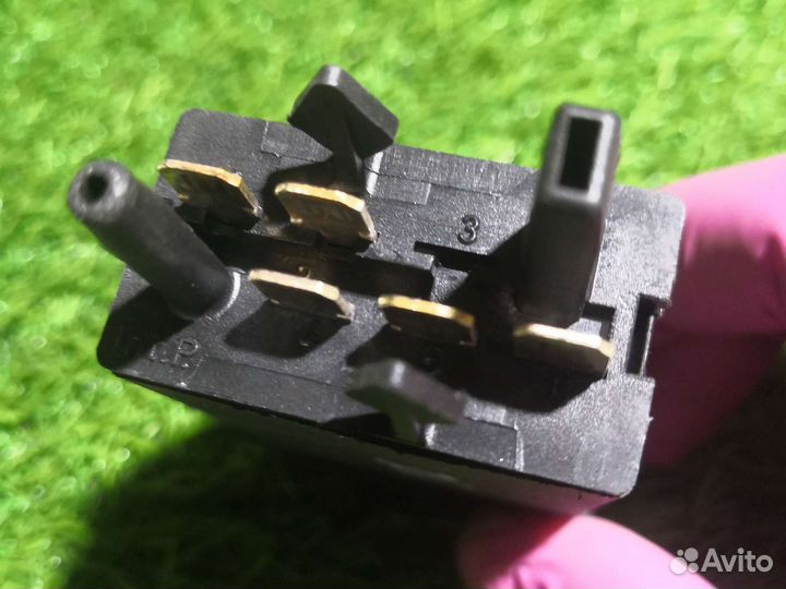 Кнопка обогрева стекла Audi A4 b5