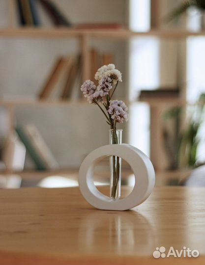 Декоративная ваза из гипса (колба стеклянная)