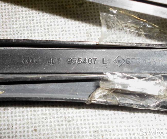 Поводок дворников правый Audi A8 D2