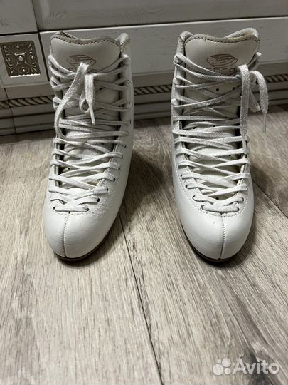 Ботинки для фигурного катания