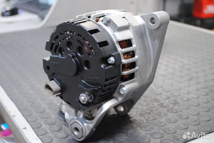 Генератор Audi A4, A6, VW Passat 1.8, 1.8T 70А