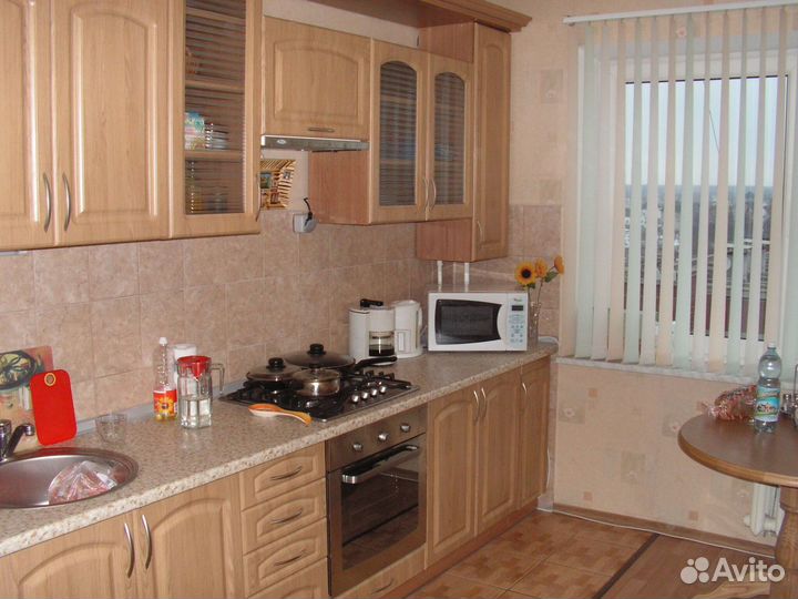 Кухня прямая в потолок