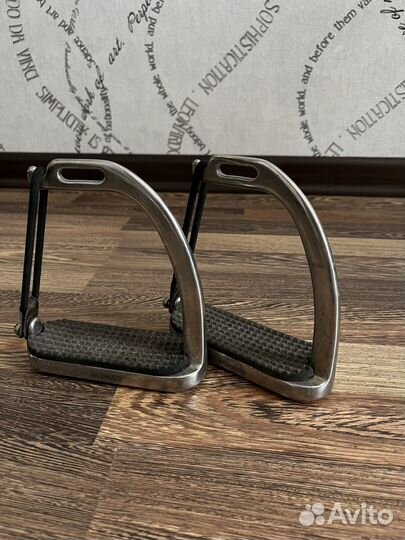 Стремена для лошади