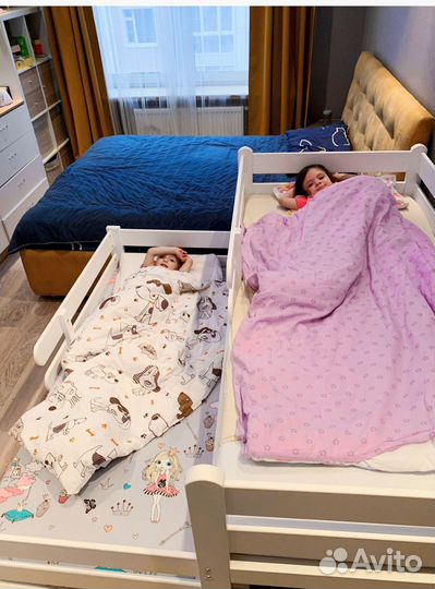 Детская кровать для двоих из массива бука