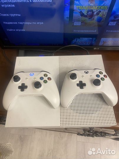 Xbox One s 2 геймпада 1tb