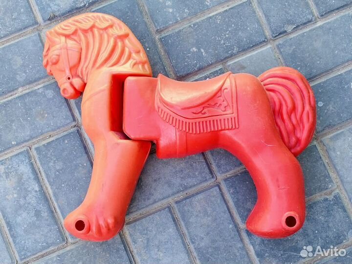 Советская детская игрушка. Лошадка-каталка