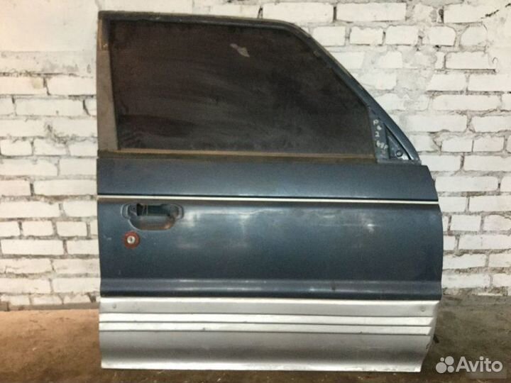 Дверь передняя правая Mitsubishi Pajero V1