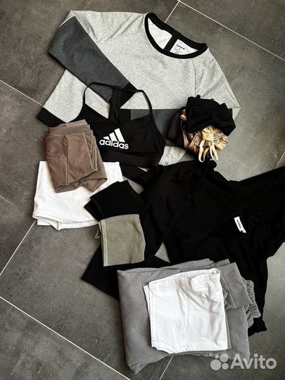 Спортивные топы, леггинсы, худи и футболки