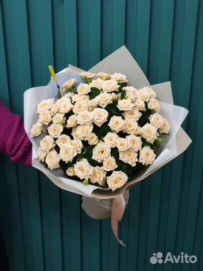 Букет из кустовых роз