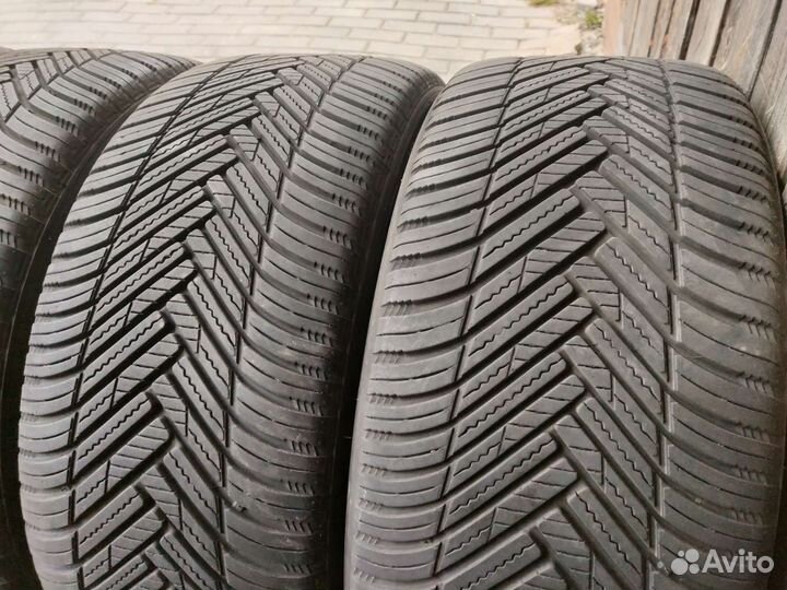 Hankook Kinergy 4S2 H750 235/45 R17