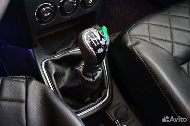 Чехол ручки кпп Лада Приора 2 с хромом