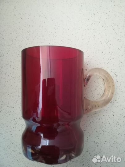 Пивная кружка красное стекло 0.3 л. 70х годов