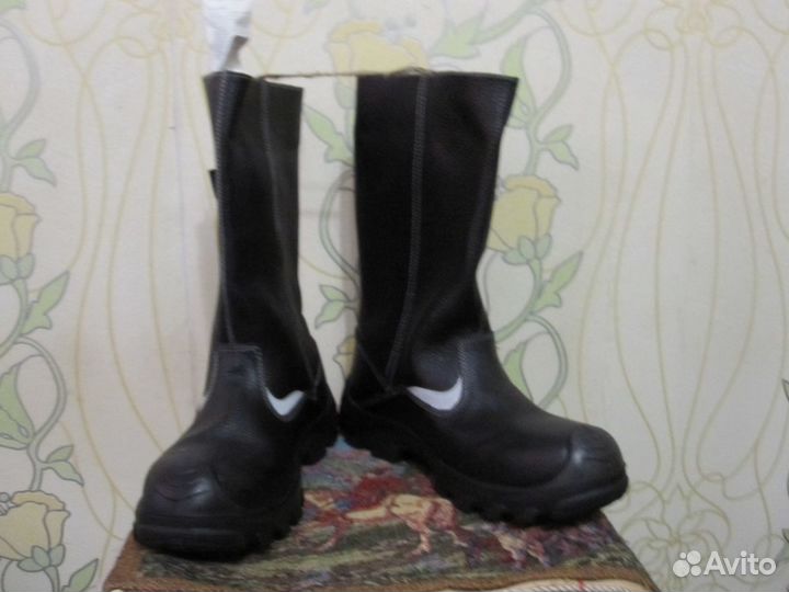 Продам сапоги.валенки и зимние новые