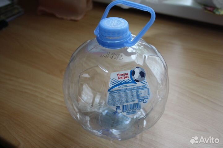 Бутылка для коллекции. Фанатам футбола