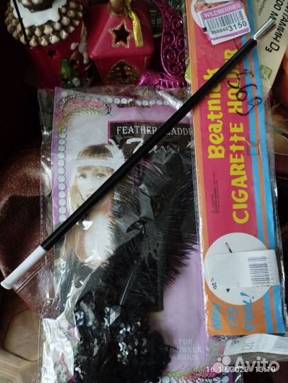 Мундштук для вечеринки и перо на голову