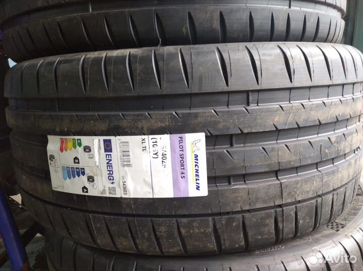 Michelin Pilot Sport 4 S 255/40 R21 и 265/40 R21 105Y