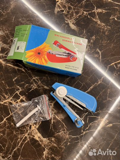 Новая ручная швейная машинка