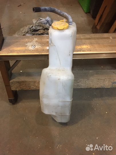 Субару форестер расширительный бачок