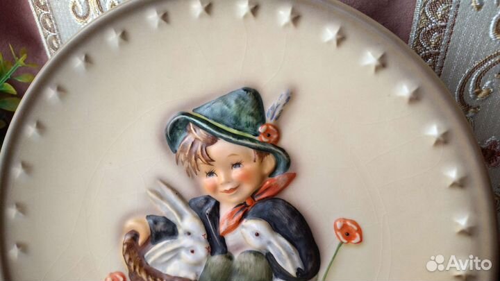 Тарелка Goebel 1986 г с мальчик с кроликами