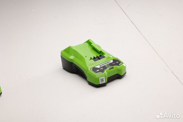 Зapяднoе устройство Greenworks G24С4 4А*ч