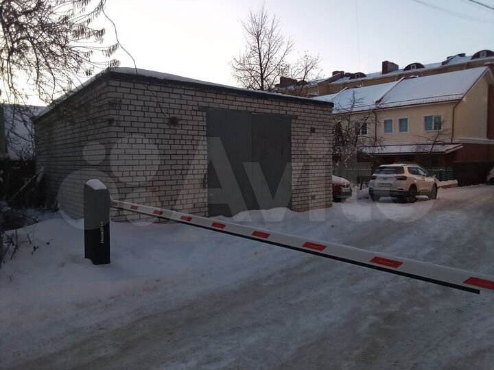 Гараж, > 30 м²
