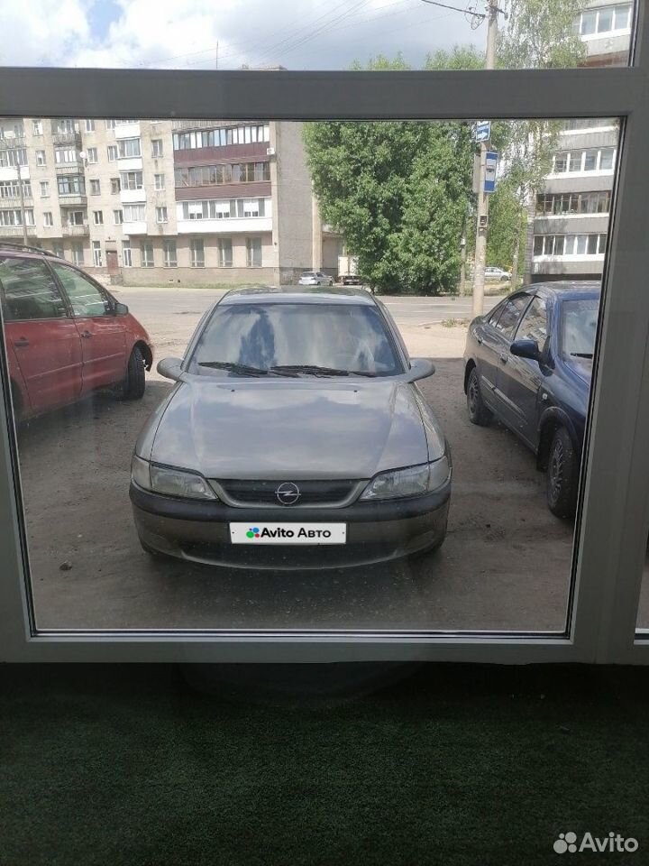 Opel Vectra 1.6 MT, 1996, битый, 311 000 км