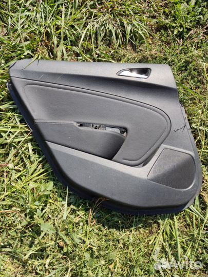 Обшивка боковой двери задняя левая Opel Astra J