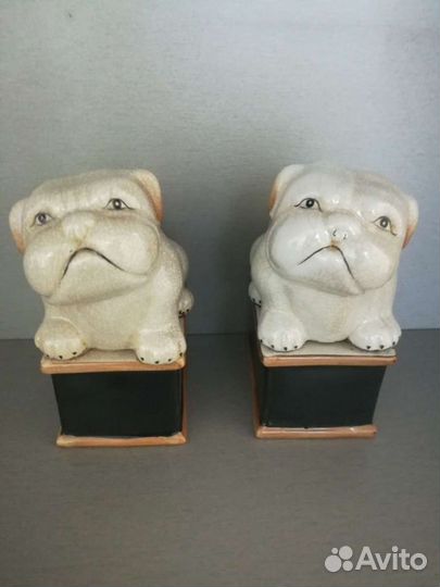 Фарфоровые статуэтки собаки