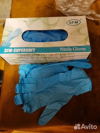 Пара новых медицинских перчаток нитриловых