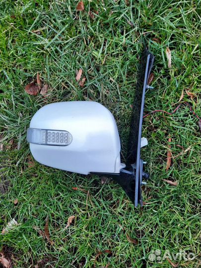 Зеркало правое на toyota alphard с поворот