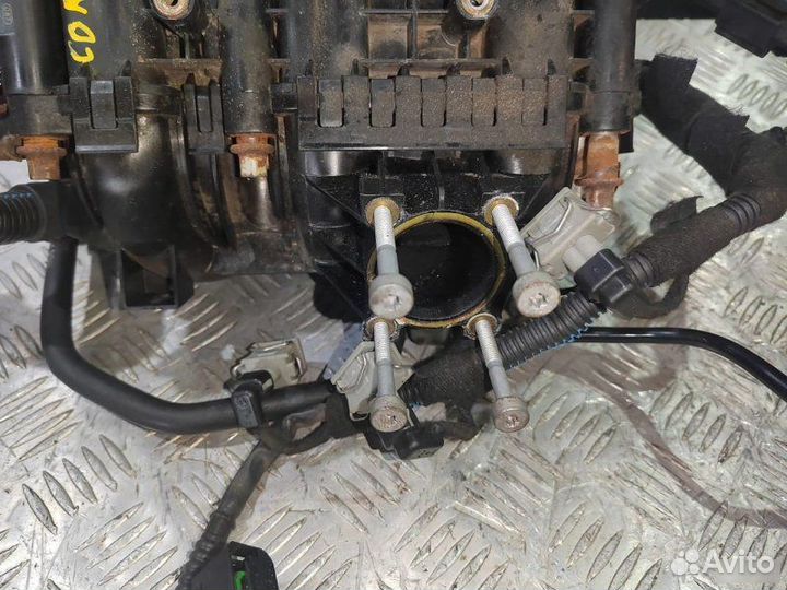 Впускной коллектор Opel Corsa C Z10XE