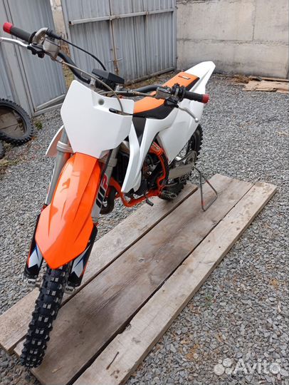 Кроссовый мотоцикл