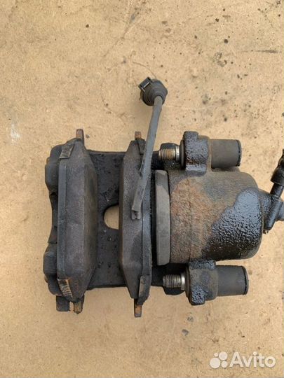 Суппорт передний левый Volkswagen Golf 6