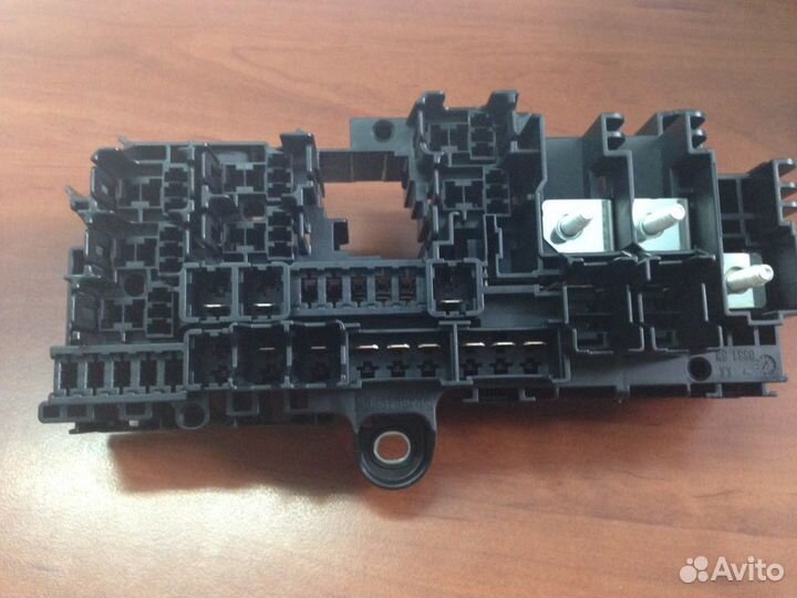 Hino 300 корпус блока предохранителей