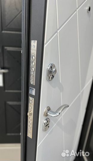 Дверь входная металлическая